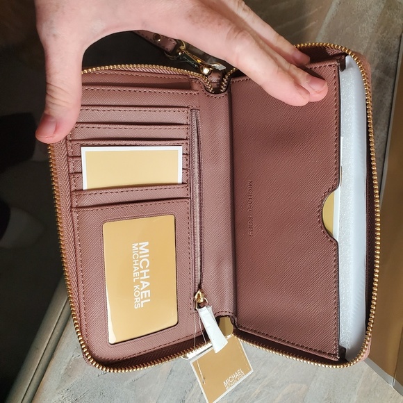 Michael Kors Wallet - Picture 4 of 4